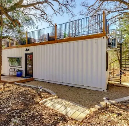 Tiny Home Getaway On Urban Farm